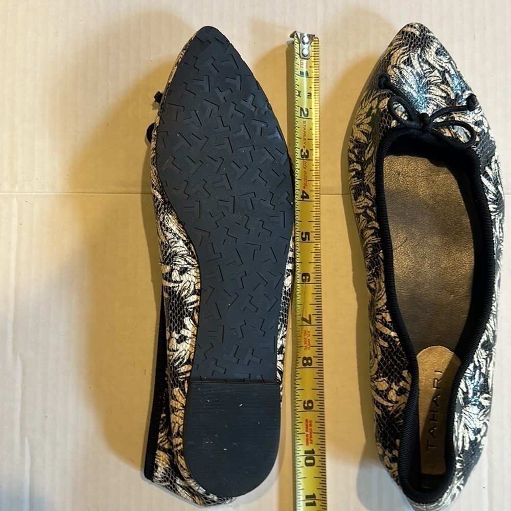 Tahari Blossom flat pointy shoe with bow in black and floral off white flowers - Picture 8 of 8